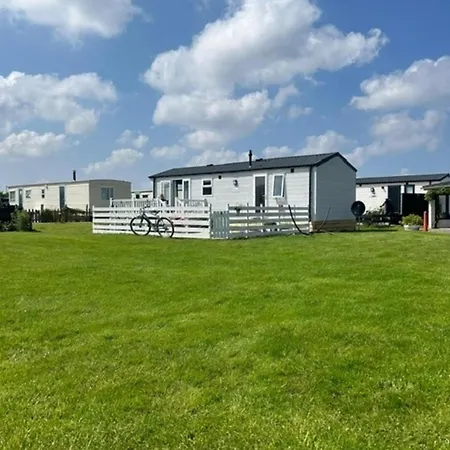 Nr 88 Neues, Ruhiges Hundefreundliches Direkt Am Wattenmeer, Komplett Eingezaeunt Holiday home Westerland